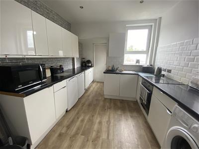 Kitchen: